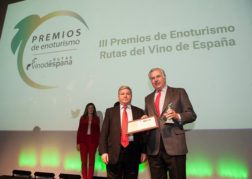 ACEVIN entrega el Premio Mérito a la Accesibilidad  a la Ruta del Vino Rías Baixas en su gala de los Premios de Enoturismo Rutas del Vino de España