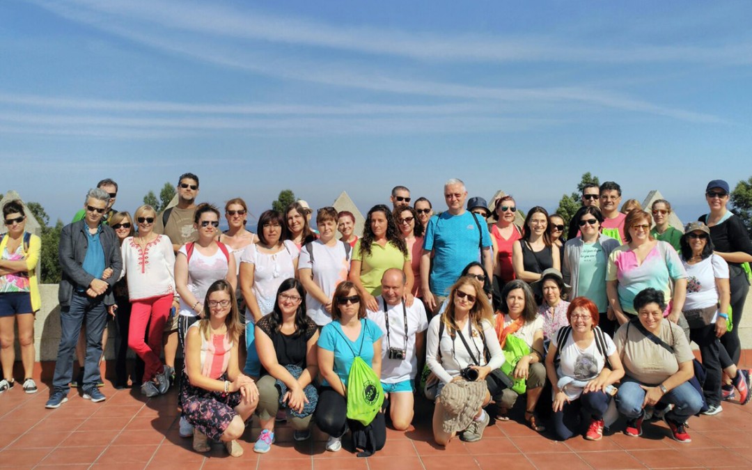 Cerca de 50 personas participaron en una jornada de senderismo entre viñedos organizada por la Ruta do Viño Rías Baixas