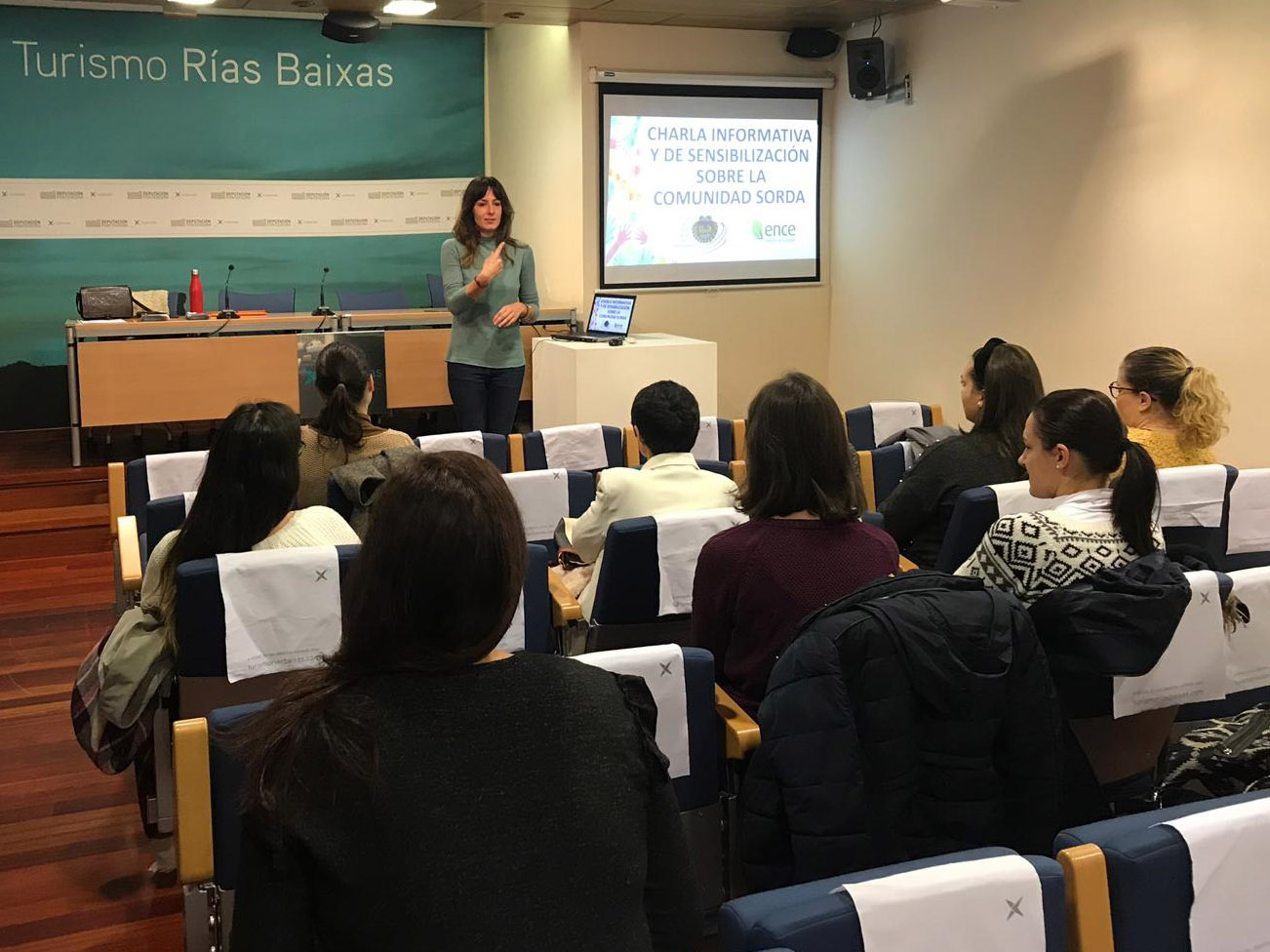 La Ruta do Viño Rías Baixas y Turismo Rías Baixas organizan una charla informativa en colaboración con la Asociación de Persoas Xordas de Pontevedra