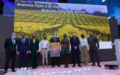 La Ruta do Viño Rías Baixas recibió hoy en el stand de Galicia en Fitur el premio FIJET España 2022  a la Mejor Ruta del Vino
